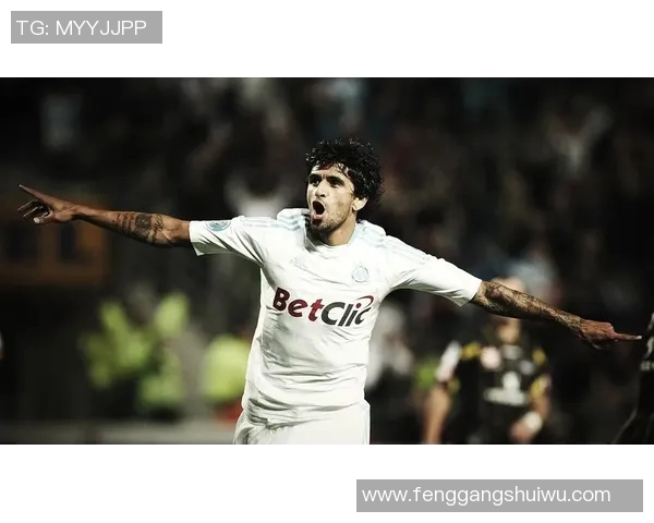 足球巨星风采尽显 震撼微信背景图展示球场传奇人物