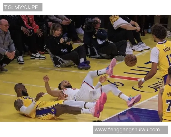 当足球巨星走上篮球场展现跨界魅力引发球迷热烈关注 当足球巨星走上篮球场展现跨界魅力引发球迷热烈关注